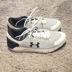 Mens Under Armour charged rogue size 8 tennis shoes